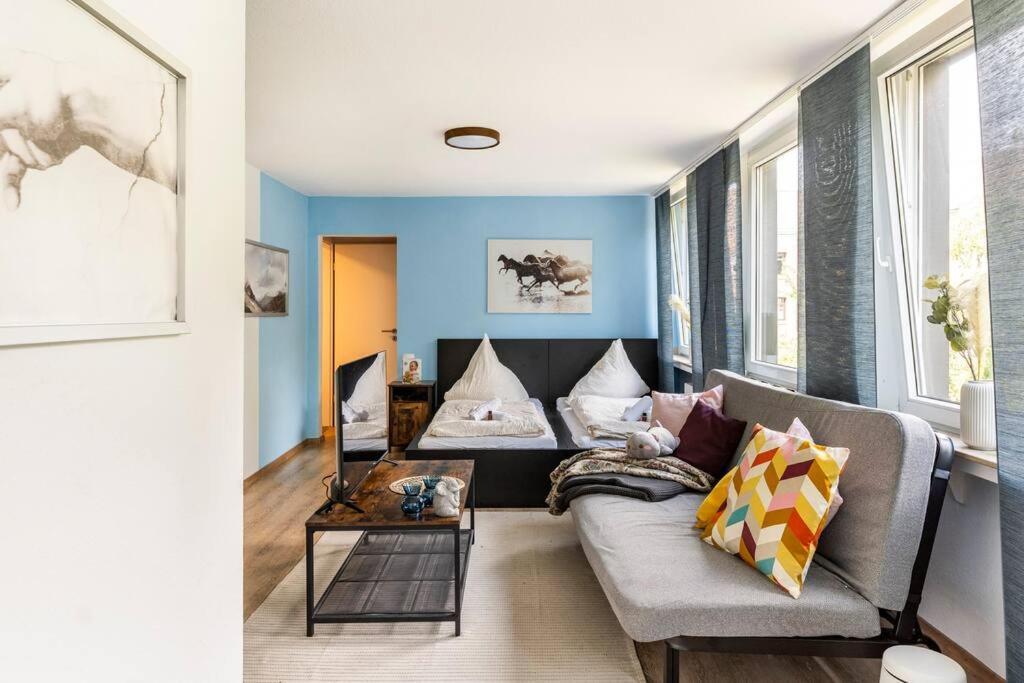 - Heavenly Apartment In The Heart Of Duisburg - 2 Mins Hbf Central Station - Big Tv & Working Space & Netflix - Exterior photo