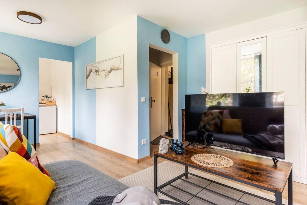 - Heavenly Apartment In The Heart Of Duisburg - 2 Mins Hbf Central Station - Big Tv & Working Space & Netflix - Exterior photo