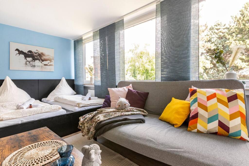 - Heavenly Apartment In The Heart Of Duisburg - 2 Mins Hbf Central Station - Big Tv & Working Space & Netflix - Exterior photo